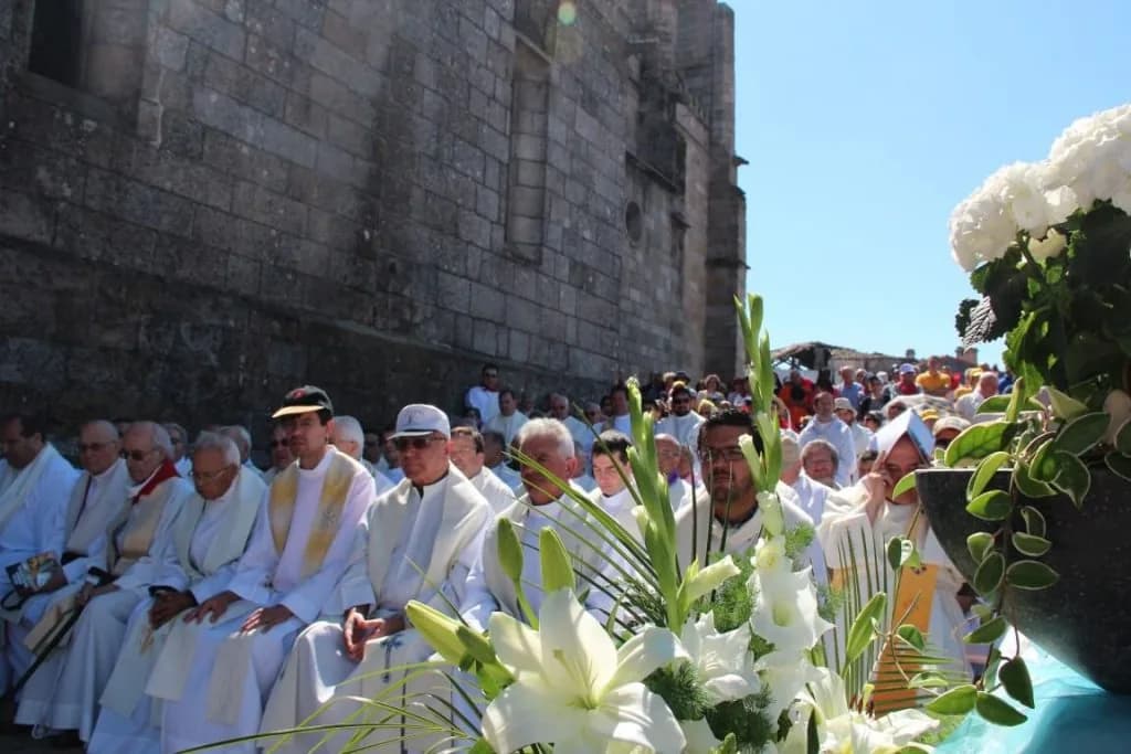 Fiéis em peregrinação durante as celebrações do Dia da Igreja Diocesana na cidade da Guarda