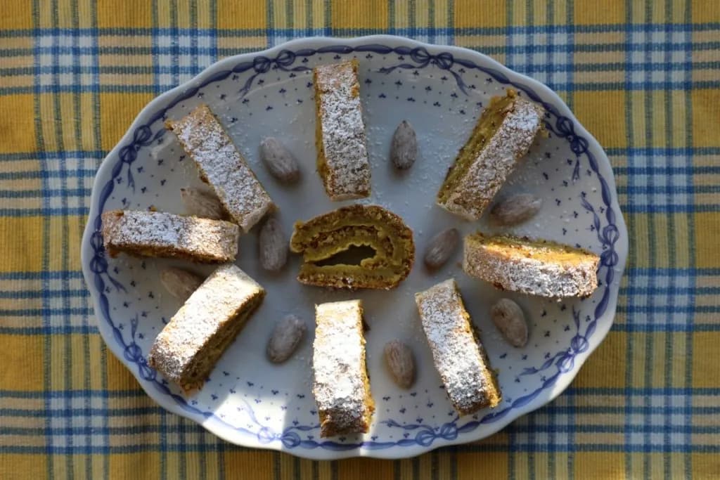 Receitas cá de casa: Torta enrolada de amêndoa