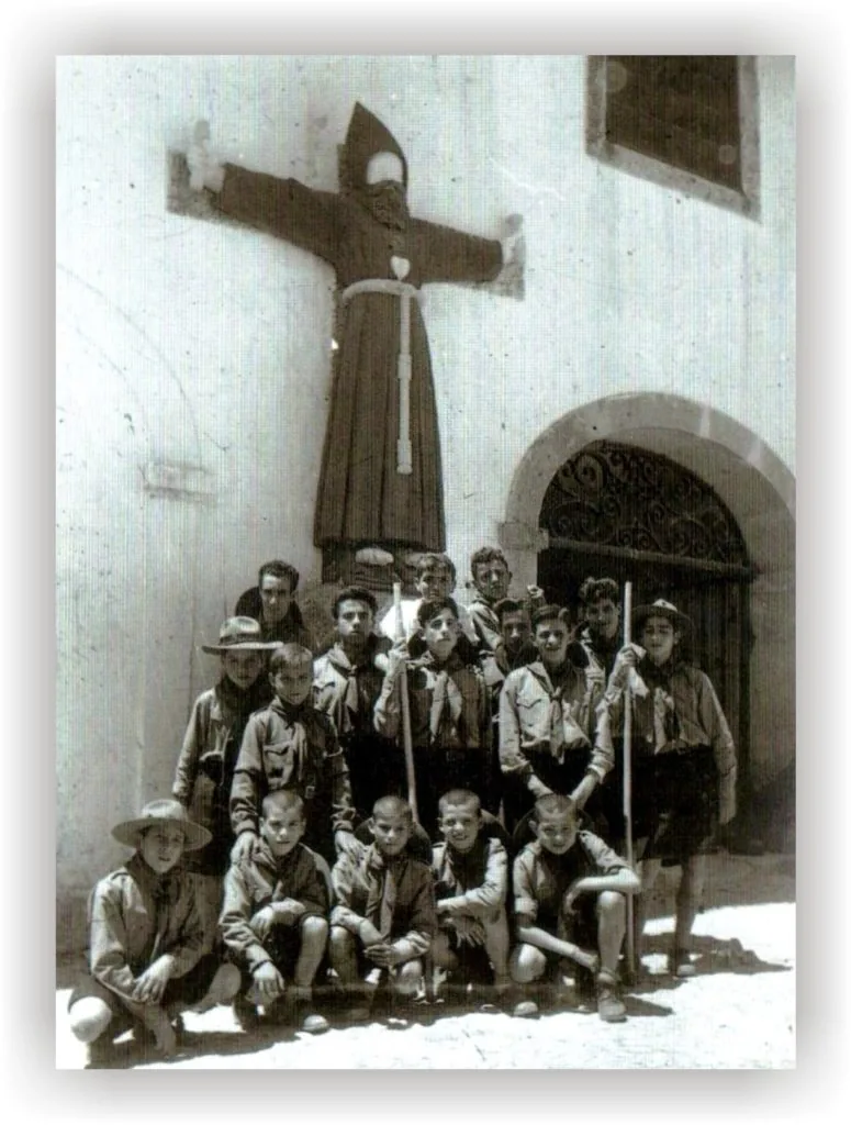 Fotografia histórica de arquivo que ilustra os primeiros anos e fundadores do escutismo católico na região do Fundão.
