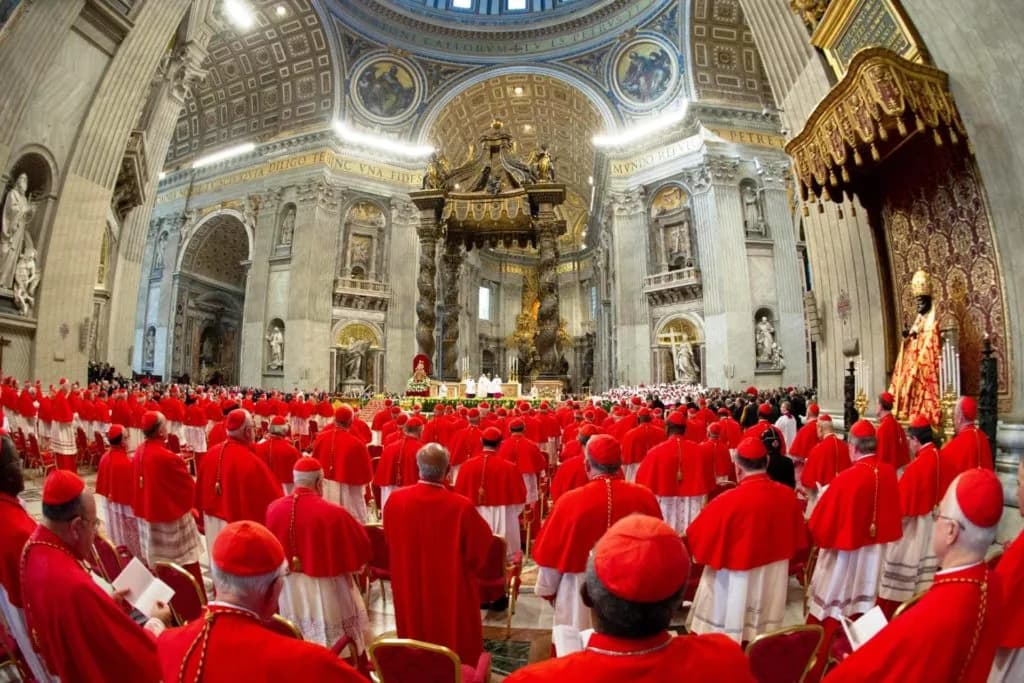 O Papa Francisco durante o consistório de 2019 na Basílica de São Pedro na cerimónia de criação de novos cardeais.