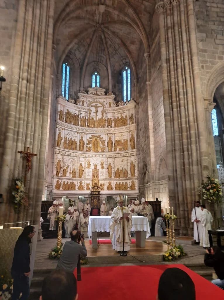 D. José Miguel Pereira discursa durante a sua cerimónia de ordenação episcopal na Sé da Guarda.