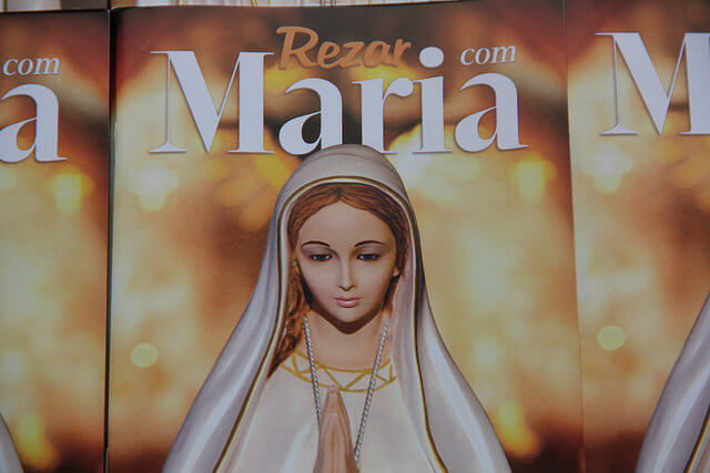 Livro: “ Rezar com Maria”